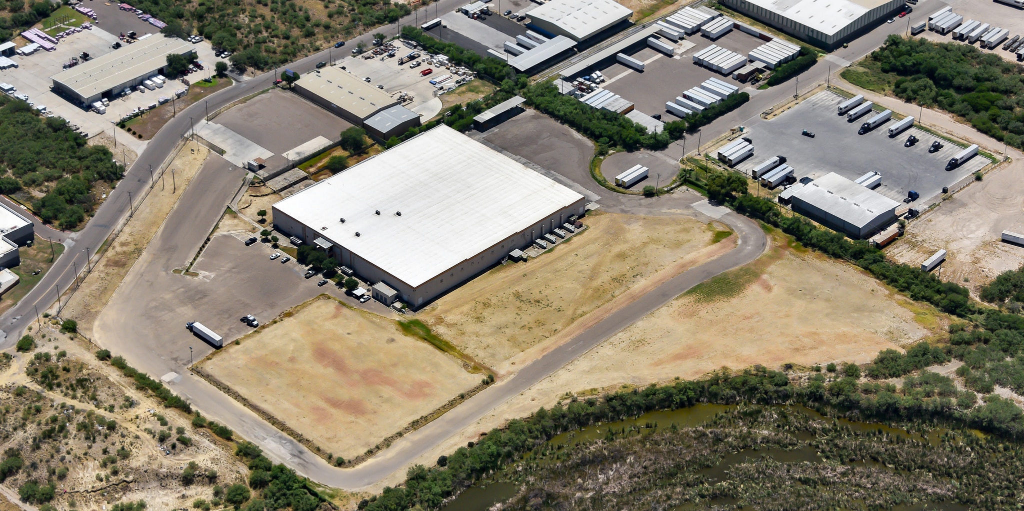 1820 Aguila Azteca, Laredo, TX à vendre Photo du bâtiment- Image 1 de 8