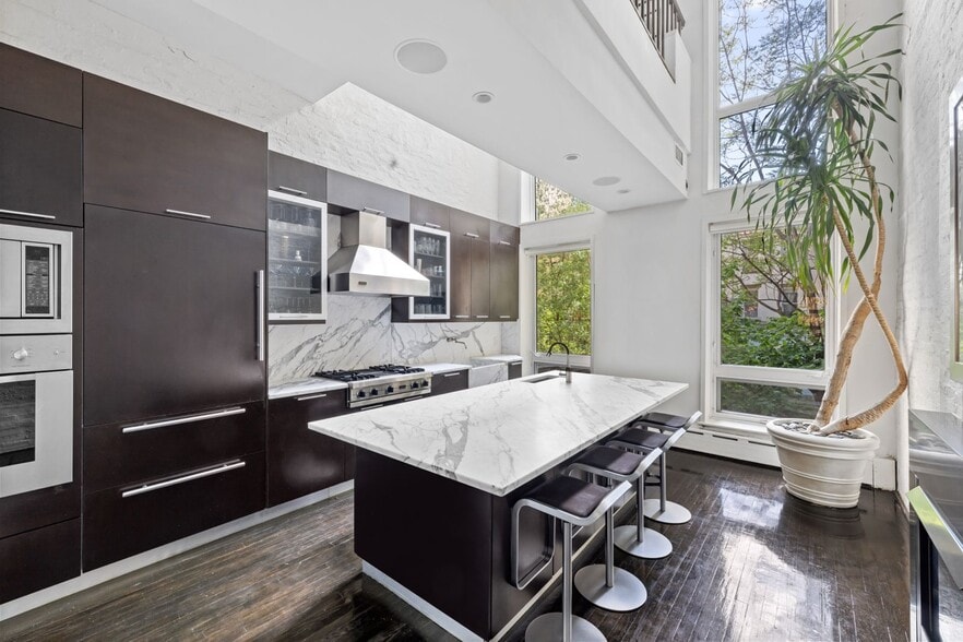 262 W 25th St, New York, NY for sale - Interior Photo - Image 1 of 7