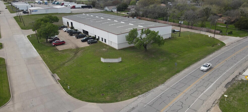 300 Industrial Blvd, Mansfield, TX à vendre - Photo du bâtiment - Image 2 de 5