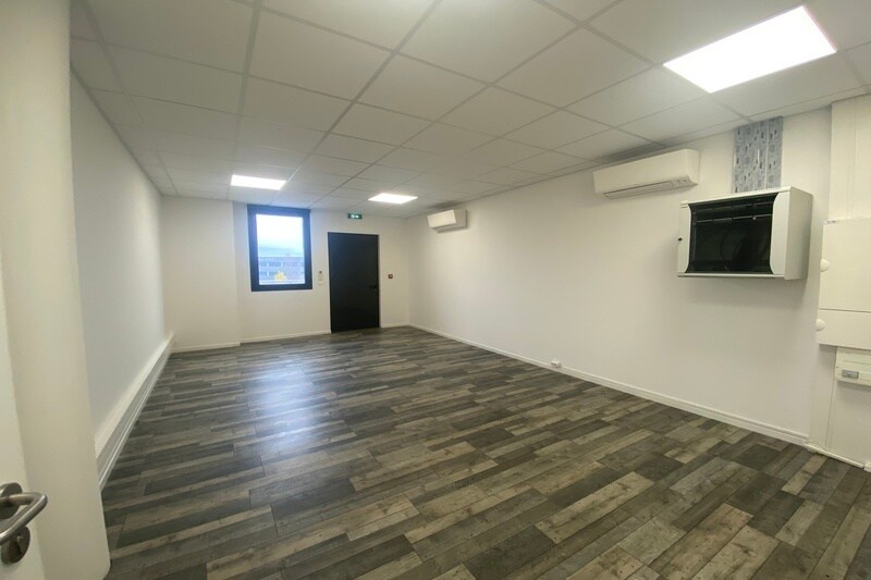 Office in Montpellier for lease - Interior Photo - Image 2 of 11