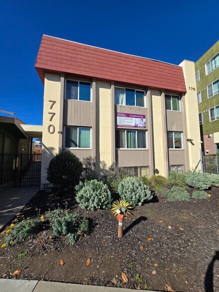 762-770 A Street portefeuille de 2 propriétés à vendre sur LoopNet.ca - Photo du bâtiment - Image 3 de 9