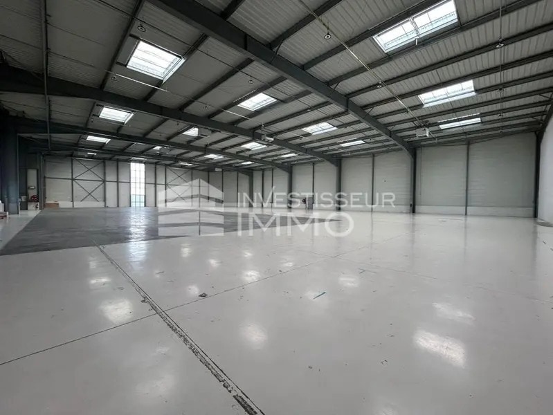 Flex in Le Mesnil-Amelot for lease Interior Photo- Image 1 of 11