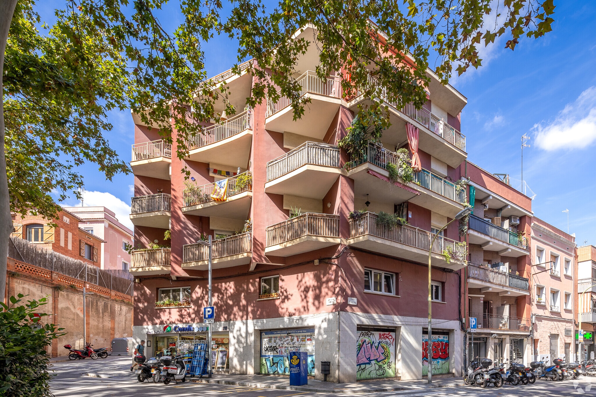 Immeuble residentiel dans Barcelone, Barcelona à vendre Photo principale- Image 1 de 5