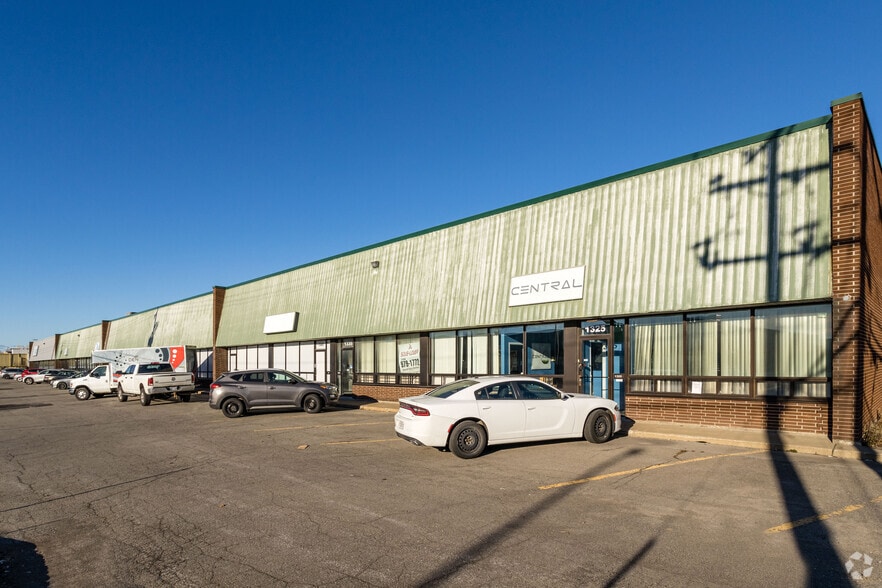 1325-1445 Rue Tees, Montréal, QC à louer - Photo du bâtiment - Image 2 de 11