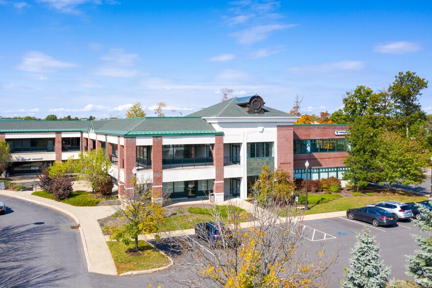 2303 Nott St E, Niskayuna, NY à louer - Photo du bâtiment - Image 3 de 7