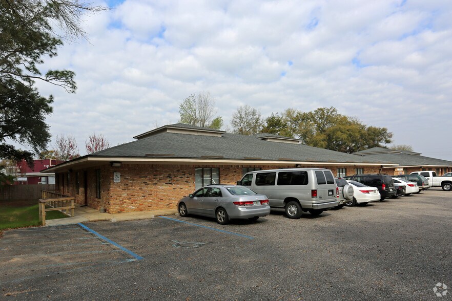 6706 N 9th Ave, Pensacola, FL à louer - Photo du bâtiment - Image 2 de 14