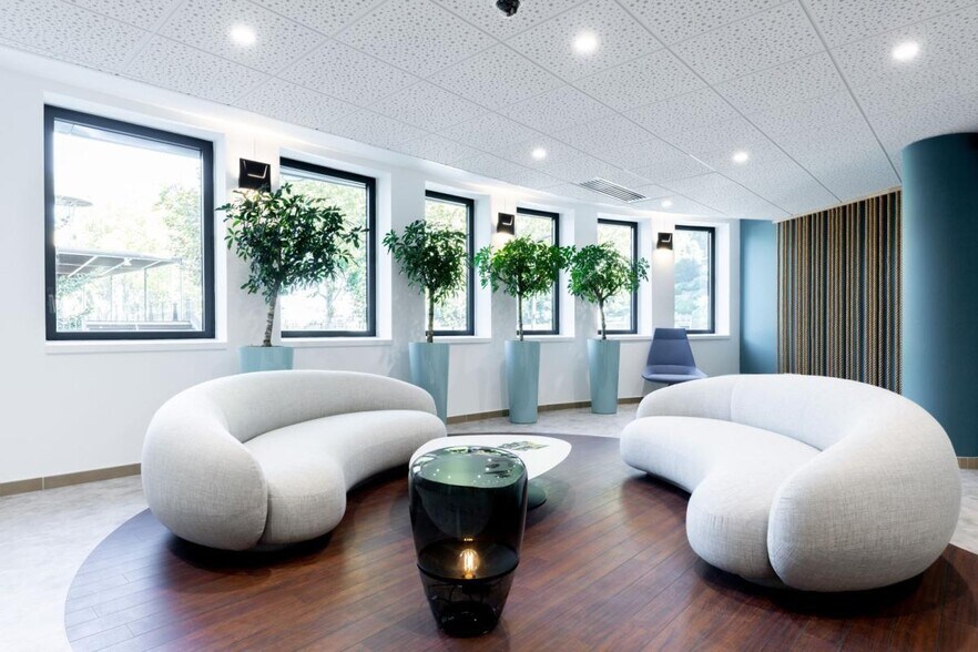 2 Quai Du Commerce, Lyon for lease - Interior Photo - Image 3 of 13