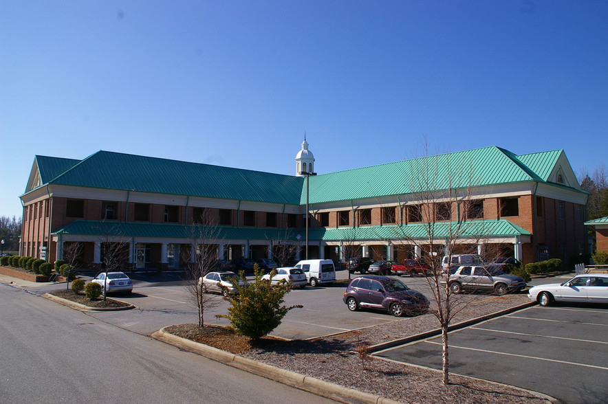 15905 Brookway Dr, Huntersville, NC for lease - Building Photo - Image 3 of 15