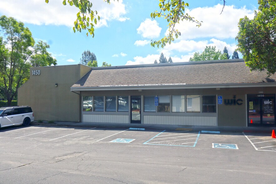 Coddingtown Plaza Business Park portefeuille de 5 propriétés à vendre sur LoopNet.ca - Photo du bâtiment - Image 3 de 8