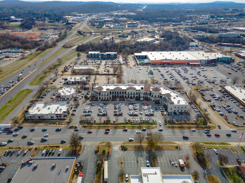 745 E Joyce Blvd, Fayetteville, AR for lease - Building Photo - Image 1 of 6