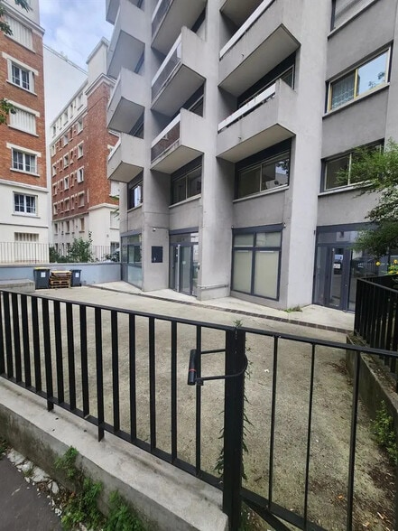 Retail in Paris for lease - Building Photo - Image 2 of 10