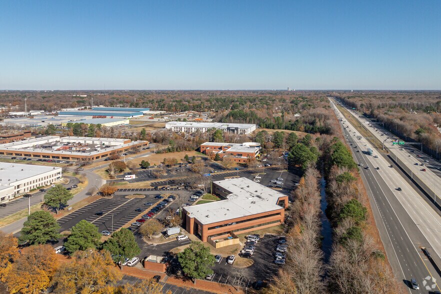 840 Greenbrier Cir, Chesapeake, VA à louer - Aérien - Image 2 de 25