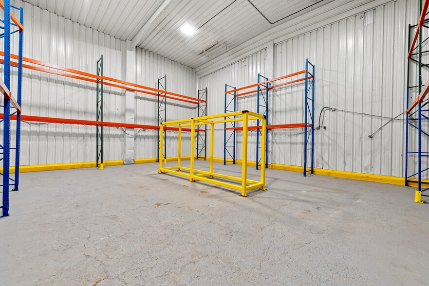 4206 Mercantile Ave, Naples, FL for sale - Interior Photo - Image 3 of 9