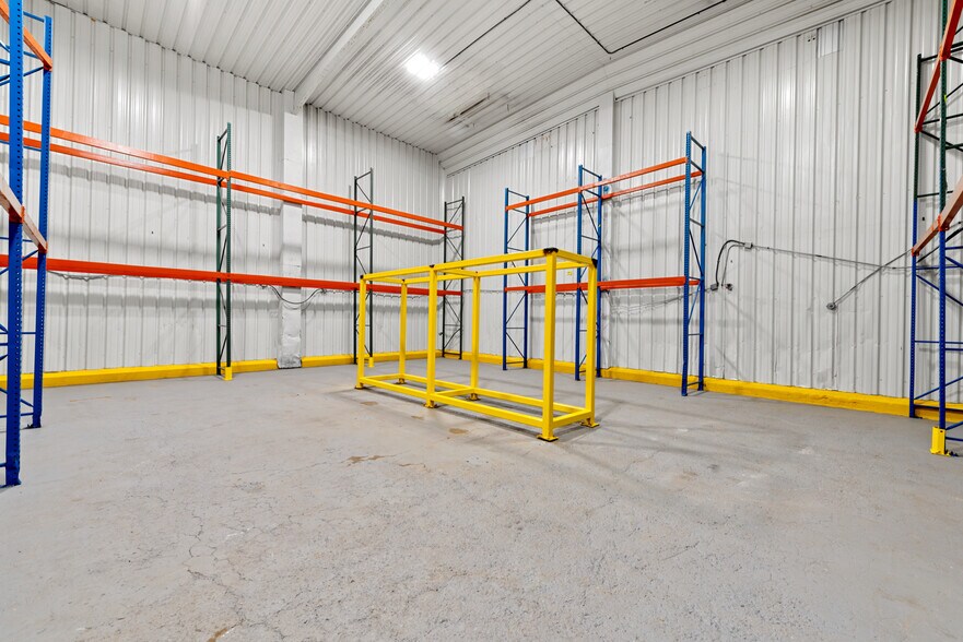 4206 Mercantile Ave, Naples, FL à vendre - Photo intérieure - Image 3 de 9