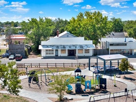 The Former BYERS AMERICA FEED SUPPLY - Services immobiliers commerciaux