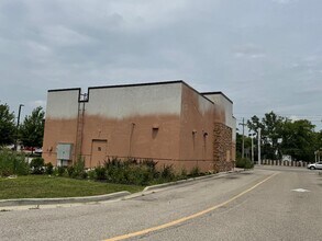 227 E McGalliard Rd, Muncie, IN à louer Photo du bâtiment- Image 2 de 3