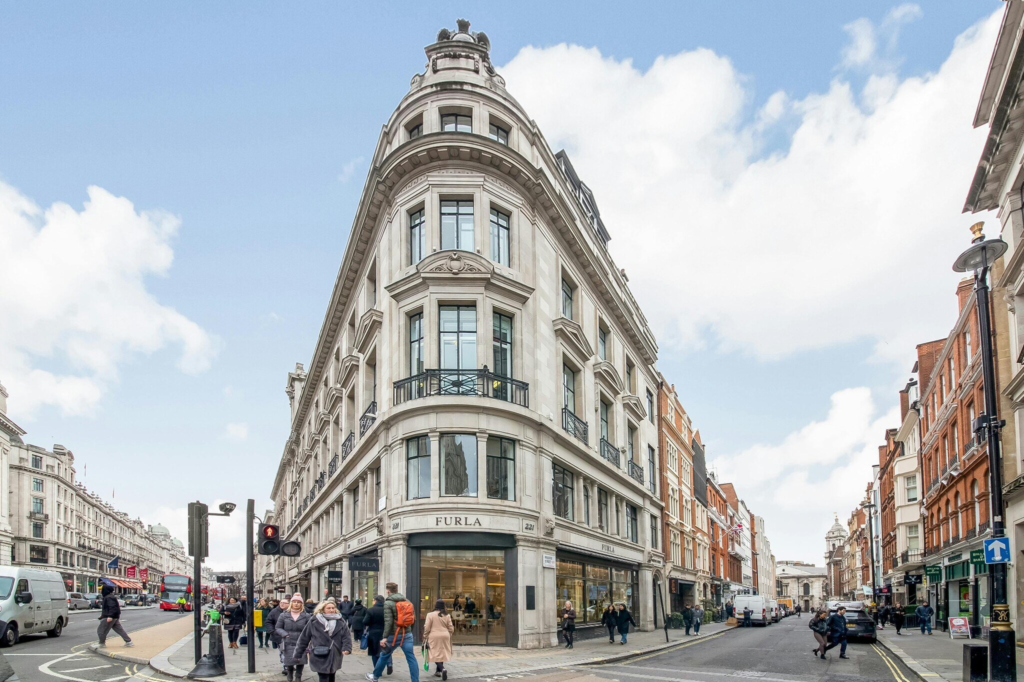 211-221 Regent St, Londres à louer Photo du bâtiment- Image 1 de 81