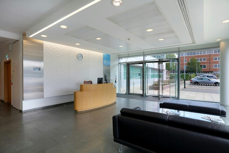 Concorde Rd, Maidenhead for lease - Building Photo - Image 2 of 5