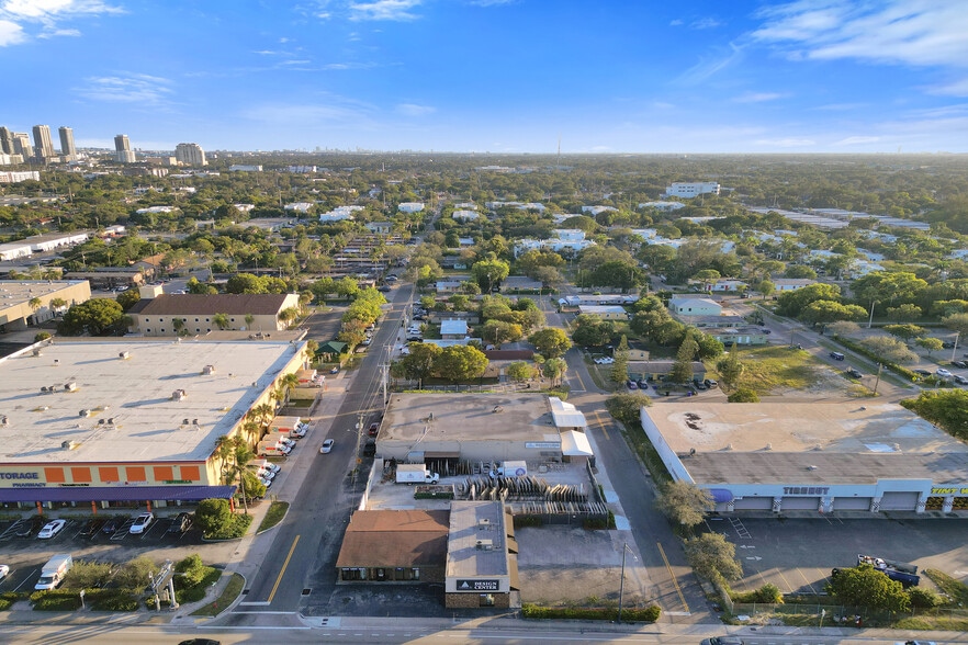 1200 W Sunrise Blvd portfolio of 2 properties for sale on LoopNet.ca - Building Photo - Image 3 of 12