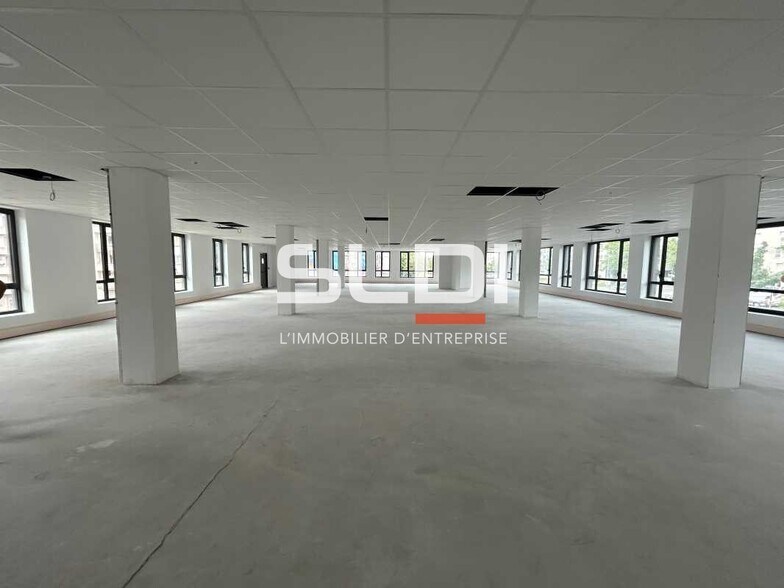 50 Boulevard Ambroise Croizat, Vénissieux à vendre - Photo du bâtiment - Image 3 de 12