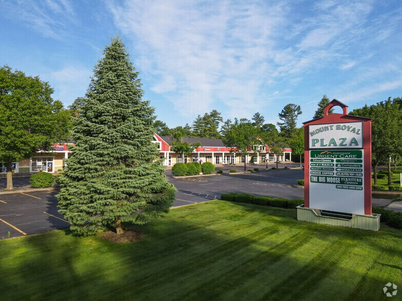 959 State Route 9, Queensbury, NY à louer - Photo principale - Image 2 de 5