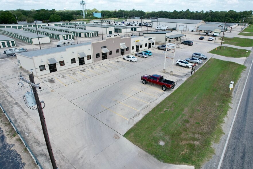 1501 Bensdale Rd, Pleasanton, TX for lease - Primary Photo - Image 1 of 4