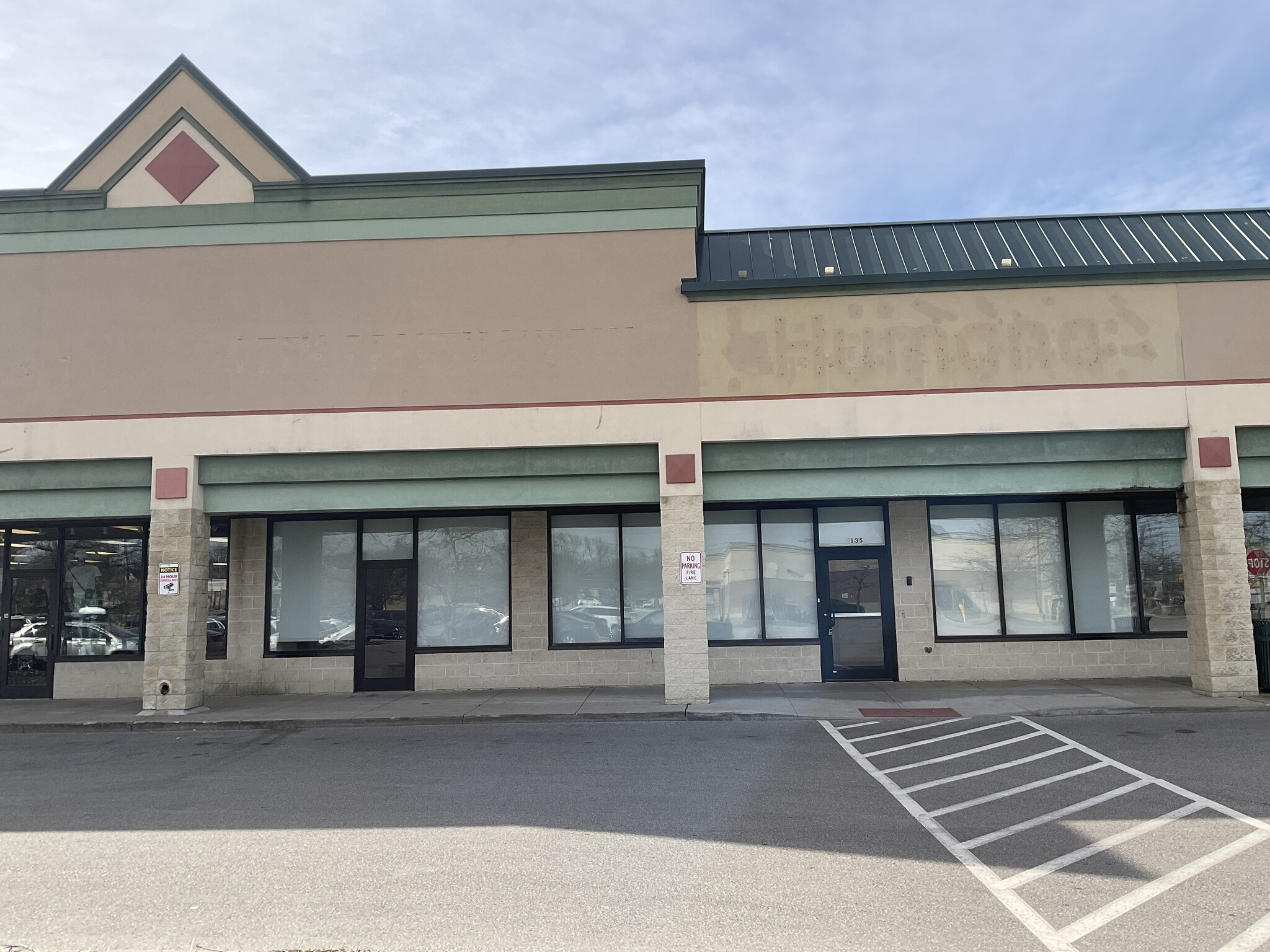 4071 Lee Rd, Cleveland, OH à louer Photo du bâtiment- Image 1 de 1