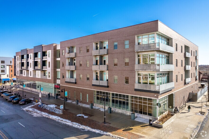 420 Court Ave, Des Moines, IA à louer - Photo du bâtiment - Image 2 de 8
