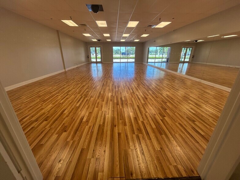 17051 Jean St, Fort Myers, FL à louer - Photo du bâtiment - Image 2 de 16