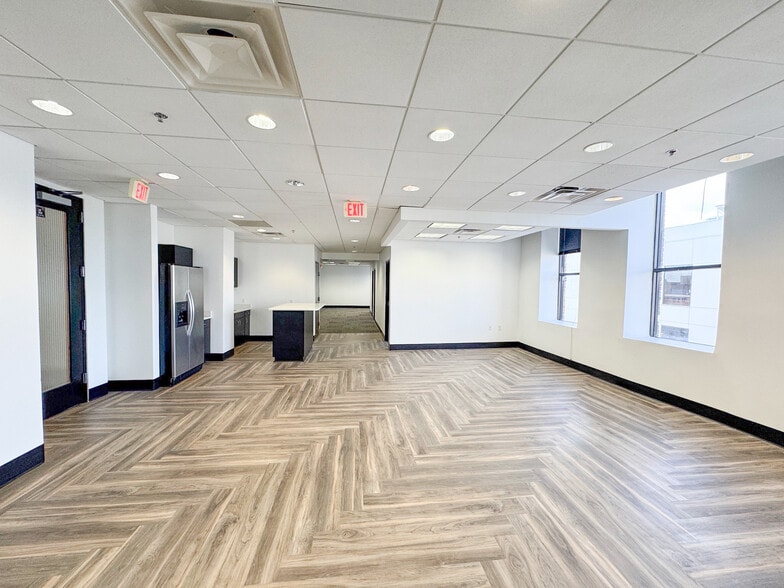 6 E Bay St, Jacksonville, FL for lease - Interior Photo - Image 2 of 7