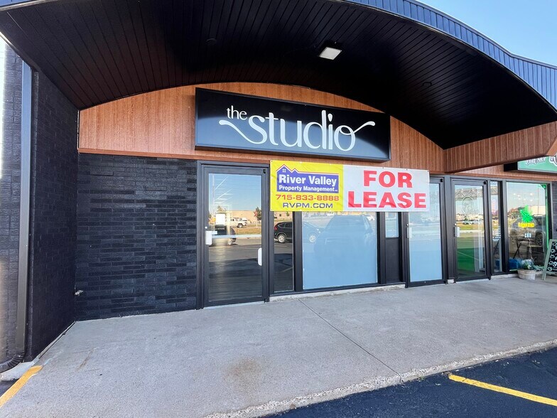 2509-2543 E Clairemont Ave, Eau Claire, WI for lease - Building Photo - Image 1 of 5