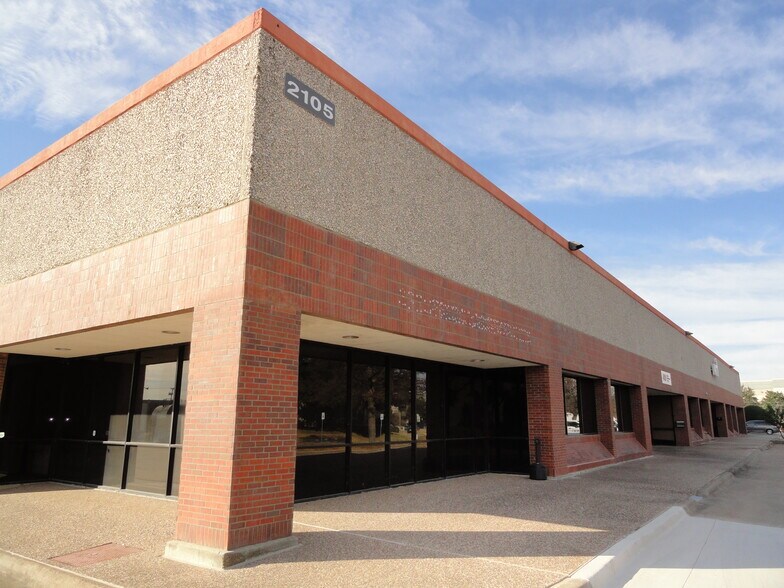 2105 Luna Rd, Carrollton, TX for lease - Building Photo - Image 2 of 6