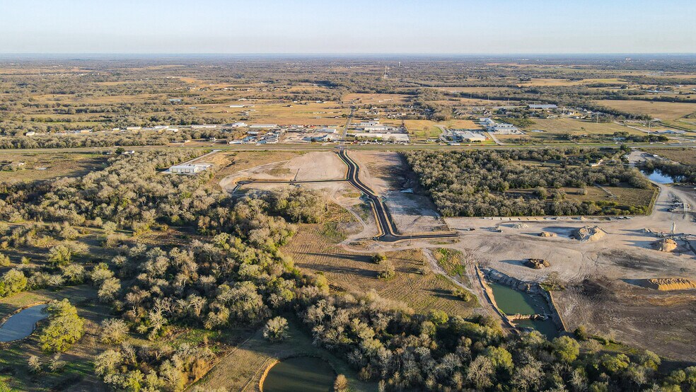 7877 E SH-21, Bryan, TX à vendre - Photo du bâtiment - Image 2 de 13