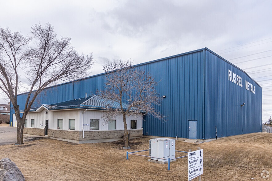 2461 76 Ave Edmonton, AB portefeuille de 4 propriétés à vendre sur LoopNet.ca - Photo principale - Image 2 de 3