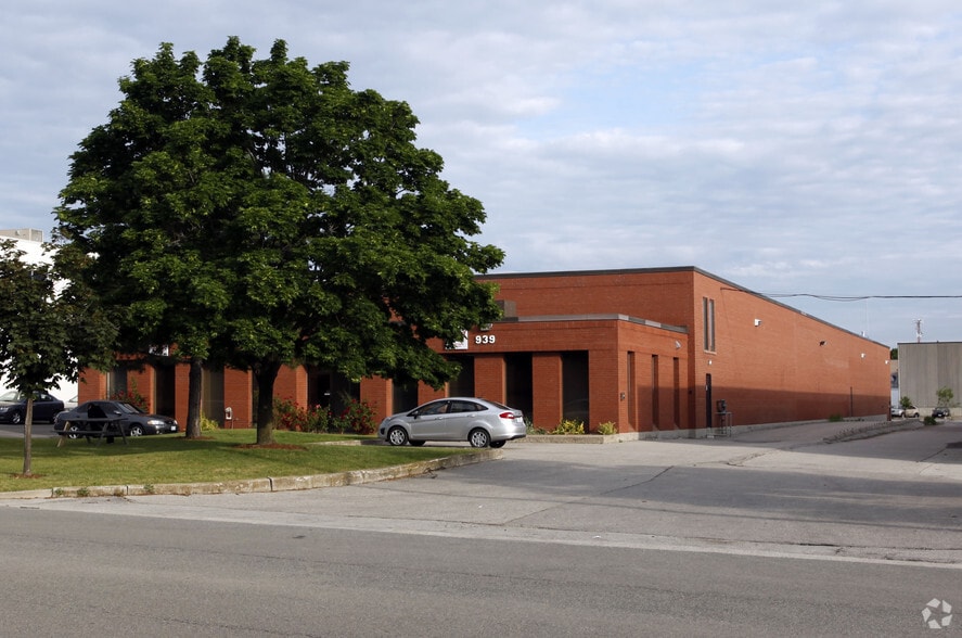 939 Pantera Dr, Mississauga, ON for sale - Building Photo - Image 2 of 7
