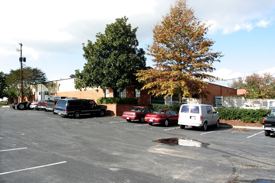 5520-5522 E Ponce De Leon Ave, Stone Mountain, GA for lease - Building Photo - Image 2 of 5