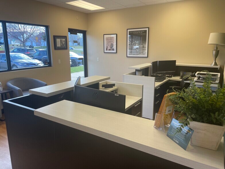 3140 Edmonton Dr, Sun Prairie, WI à louer - Photo du bâtiment - Image 3 de 5