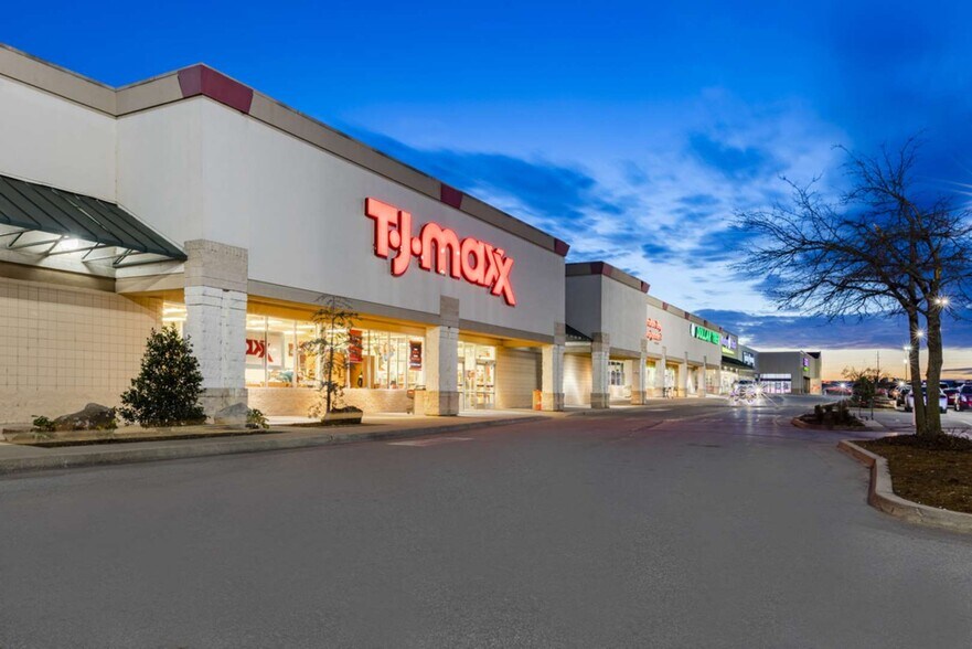 18-24 E 33rd St, Edmond, OK à louer - Photo du bâtiment - Image 3 de 12