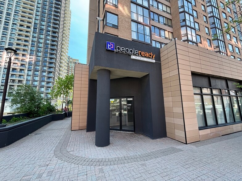 265 Enfield Pl, Mississauga, ON à louer - Photo du bâtiment - Image 3 de 3