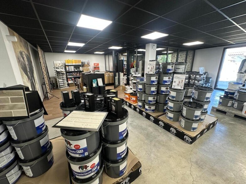 Retail in Craponne for lease - Interior Photo - Image 3 of 6