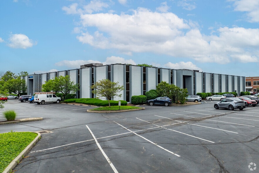 9403 Kenwood Rd, Blue Ash, OH for lease - Building Photo - Image 1 of 37
