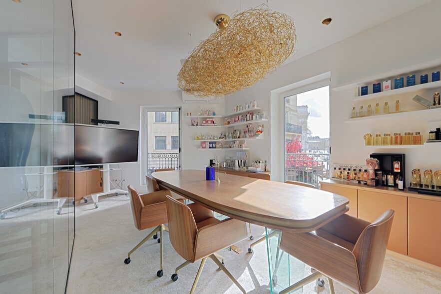 43 Avenue Hoche, Paris for lease - Building Photo - Image 3 of 18