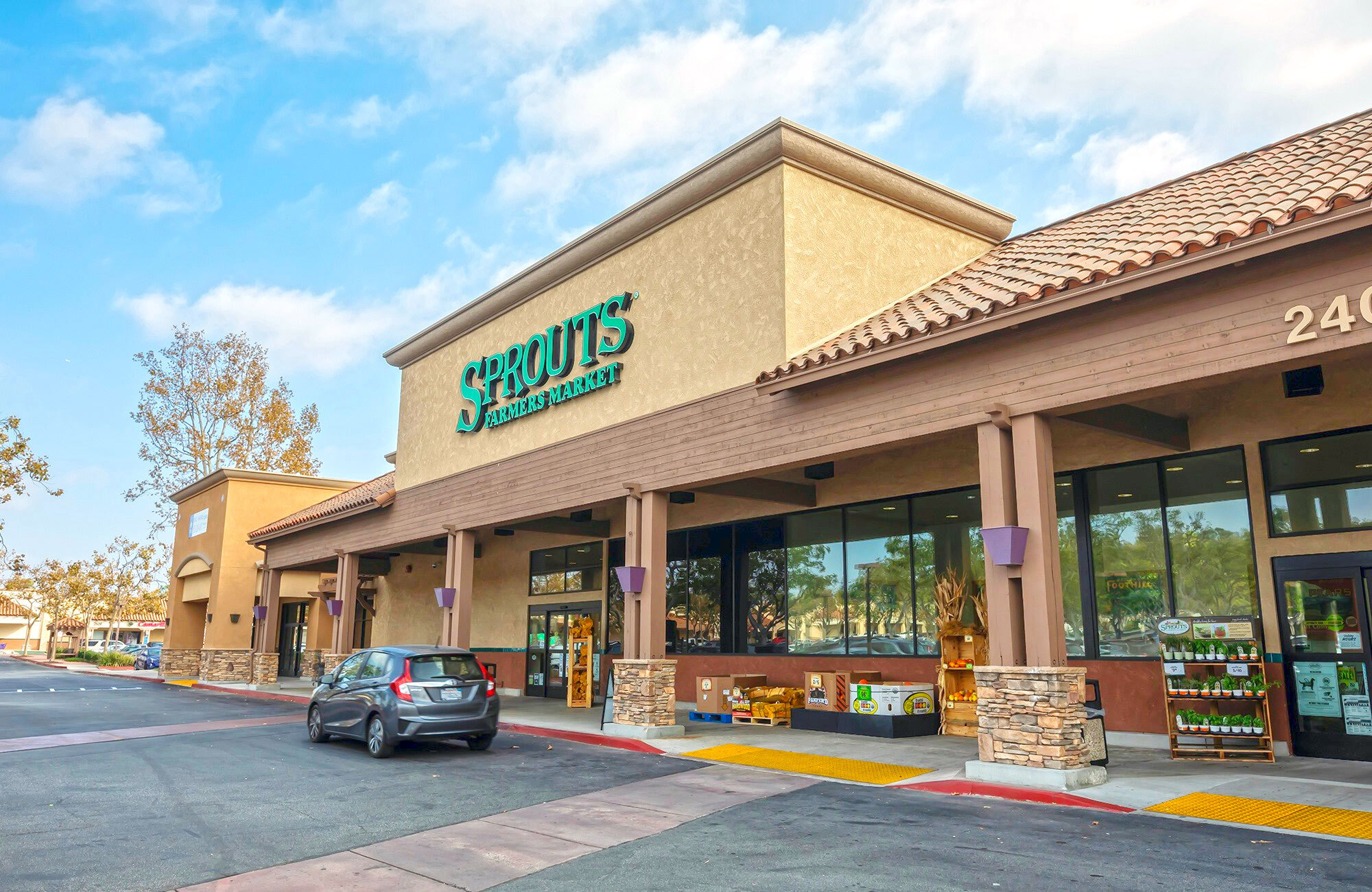 2400-2640 Las Posas Rd, Camarillo, CA for lease Building Photo- Image 1 of 11