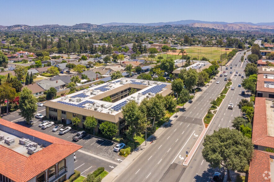17671 Irvine Blvd, Tustin, CA à louer - Aérien - Image 2 de 18