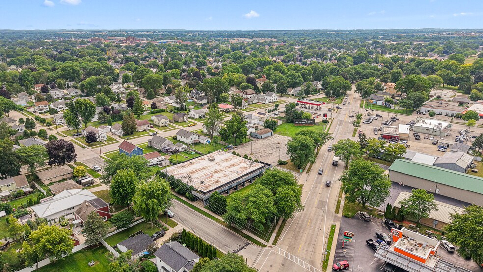 254 Winnebago Dr, Fond Du Lac, WI à vendre - Photo du bâtiment - Image 3 de 54