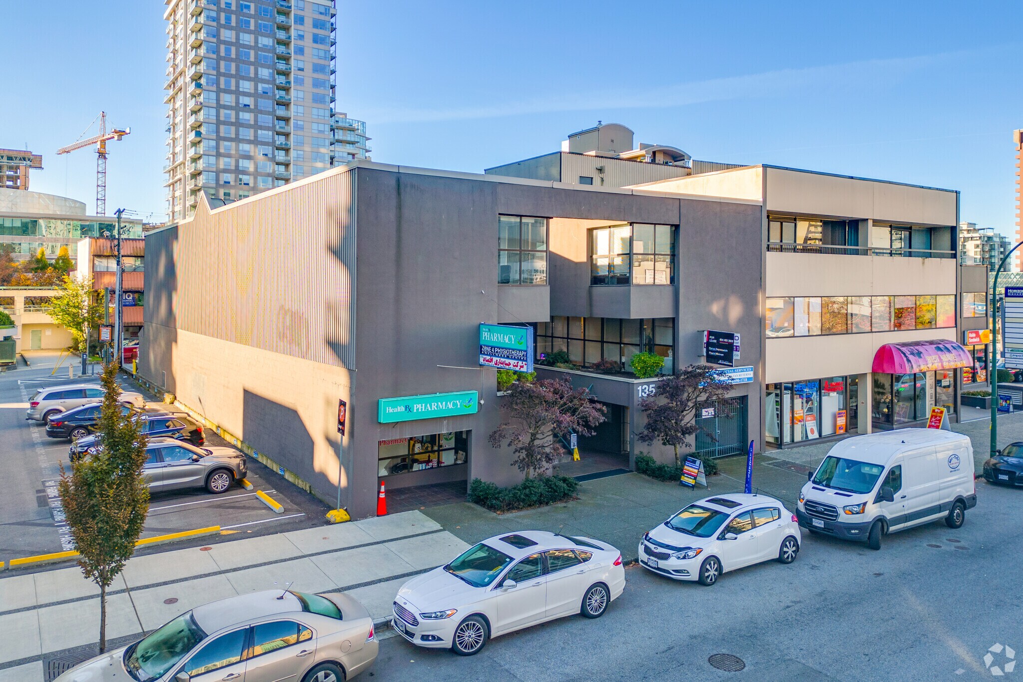 135 E 15th St, North Vancouver, BC for sale Primary Photo- Image 1 of 1