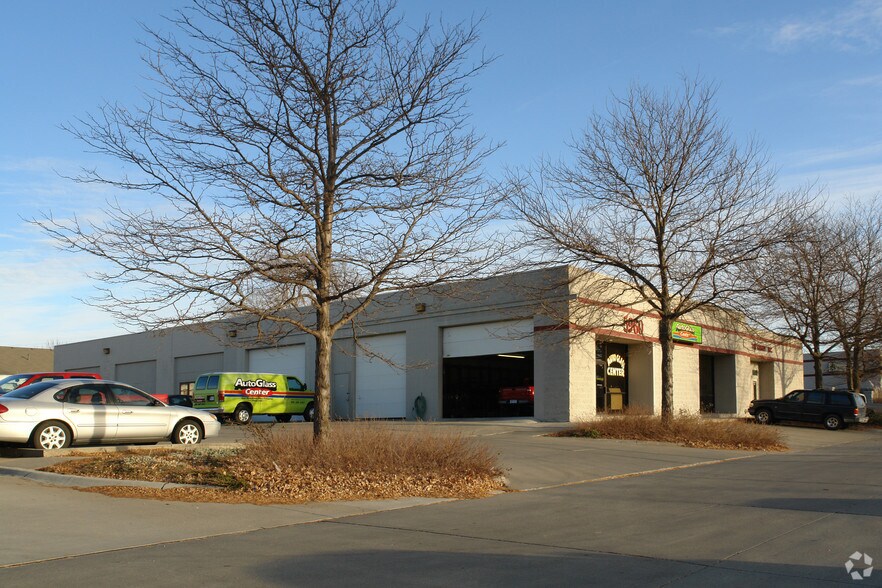 5960 S 57th St, Lincoln, NE à louer - Photo du bâtiment - Image 2 de 17
