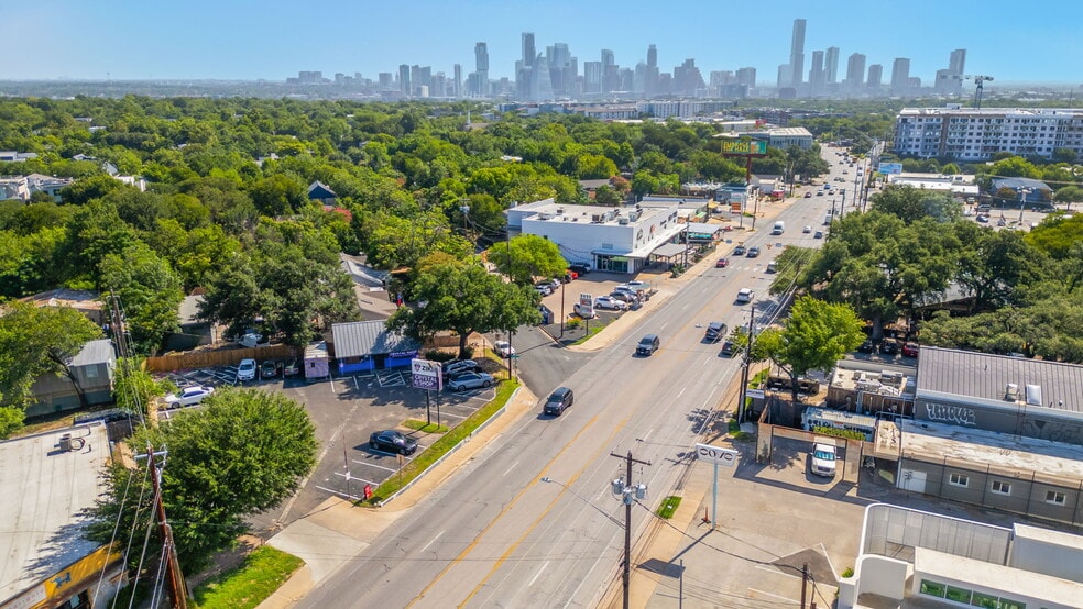 2120 S Lamar Blvd, Austin, TX à vendre - Photo du bâtiment - Image 3 de 13
