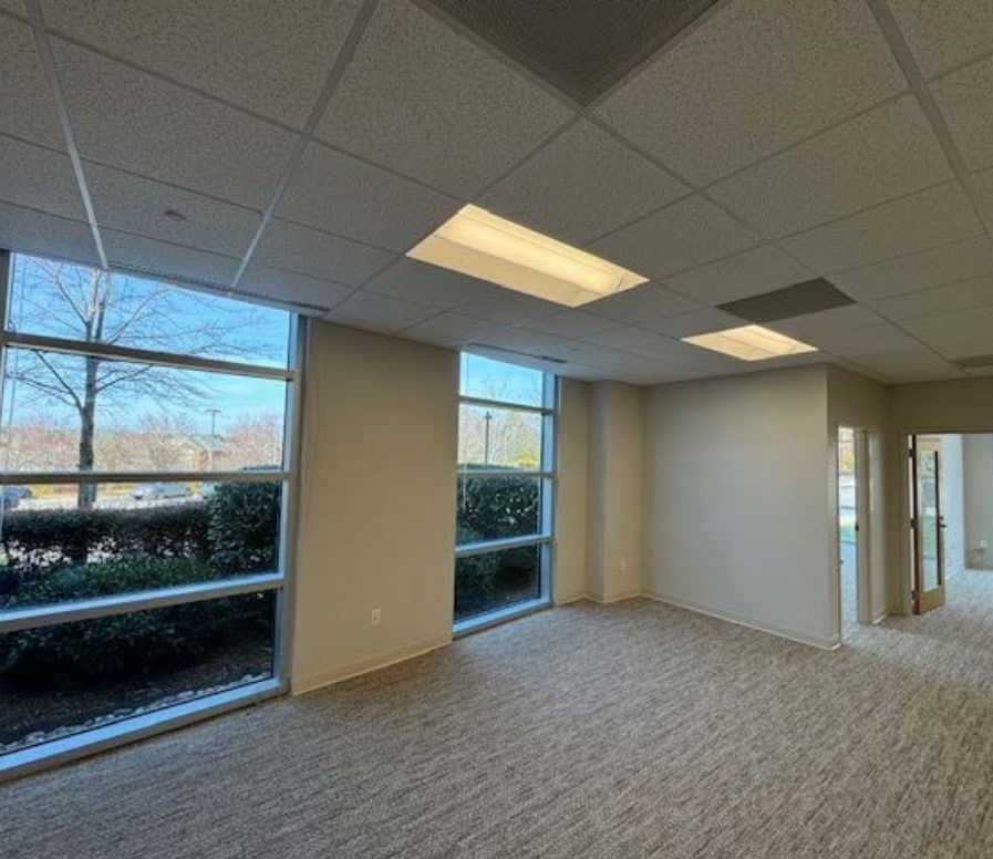 301 W Barbee Chapel Rd, Chapel Hill, NC for lease Interior Photo- Image 1 of 4