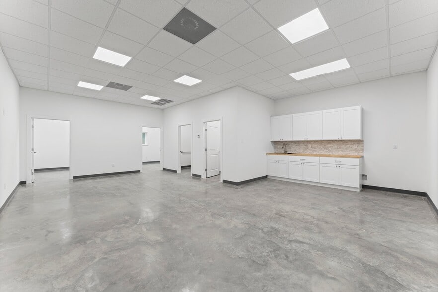 810 Honea Egypt Rd., Magnolia, TX for lease - Interior Photo - Image 2 of 3